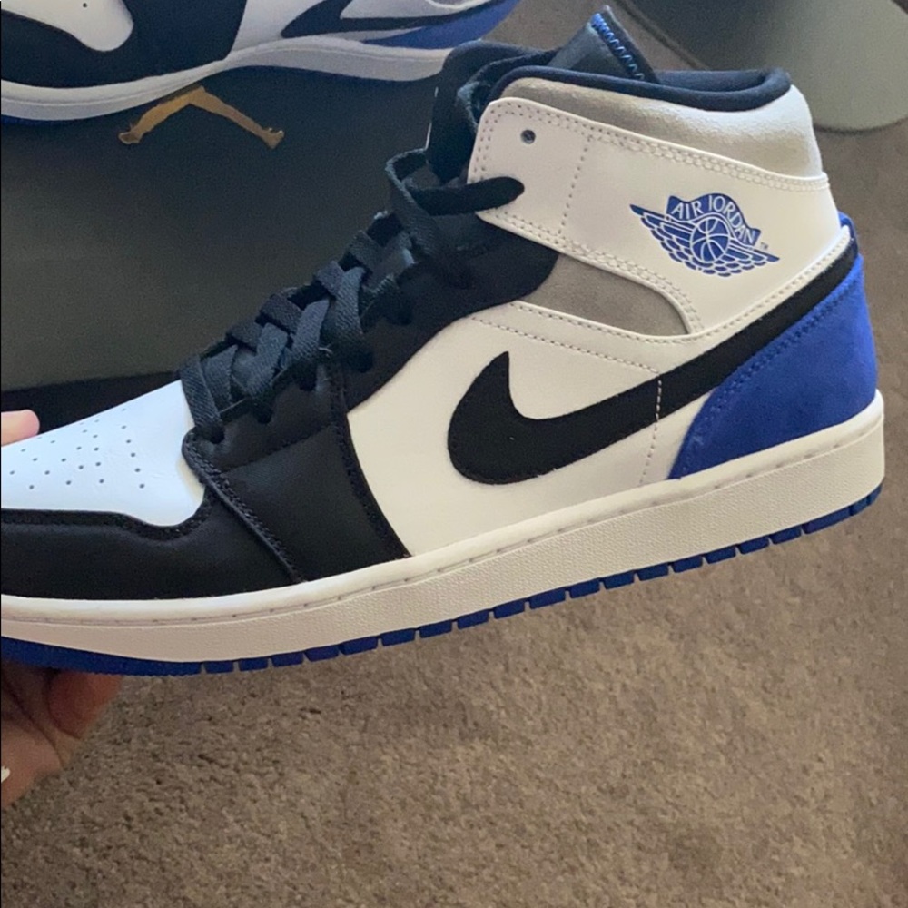 Jordan retro 1 mid tops